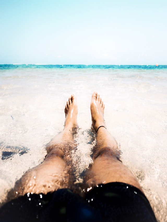 bali voetjes in het water